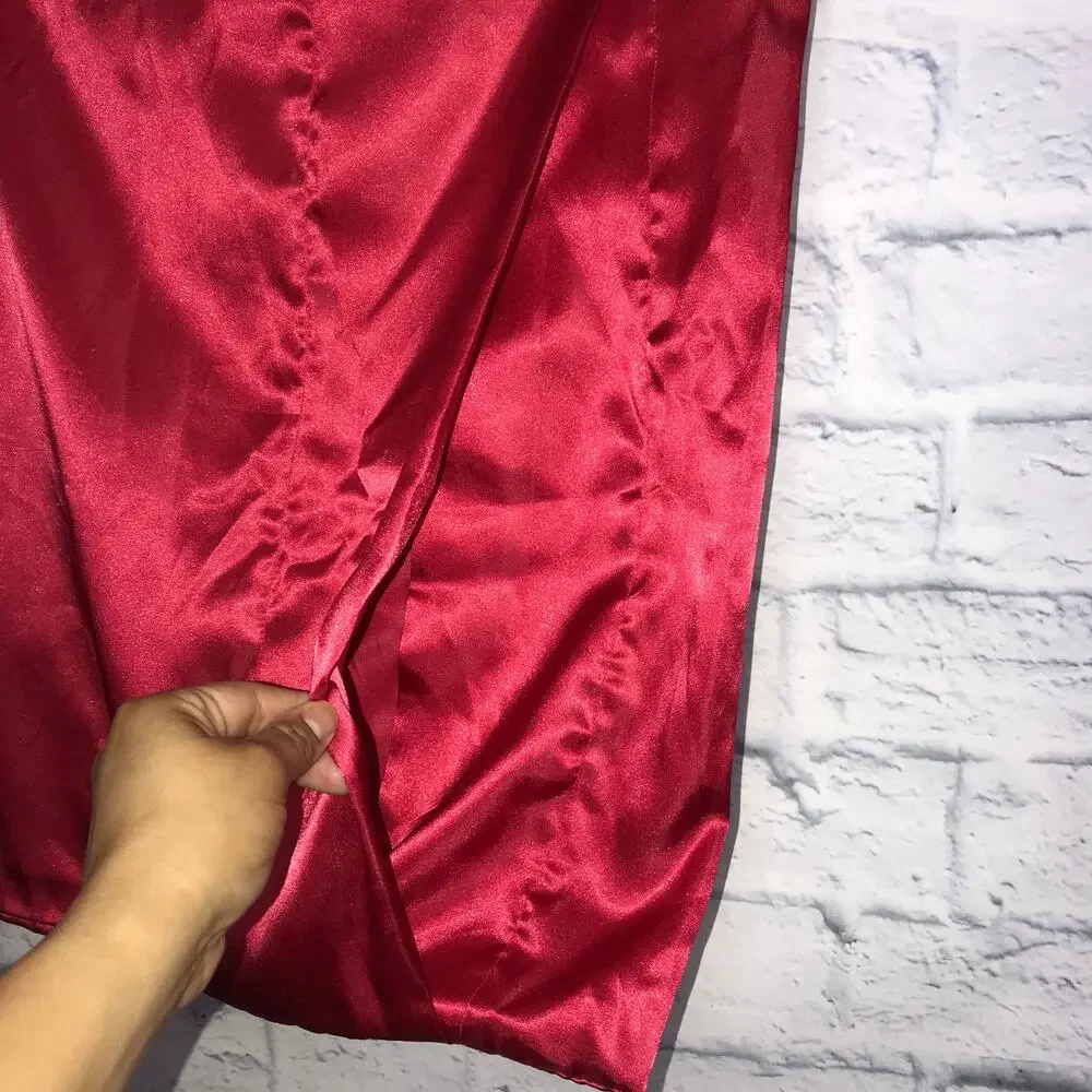 Red Silky Square Pillowcase